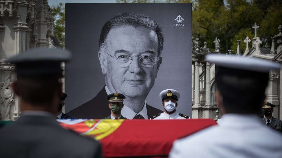 O antigo Presidente da República Jorge Sampaio morreu na sexta-feira aos 81 anos, no Hospital de Santa Cruz, em Carnaxide, Oeiras