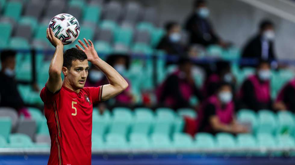 Diogo Dalot esteve em destaque no Europeu Sub-21, tendo feito a fase de grupos como lateral esquerdo e a fase a eliminar como lateral direito