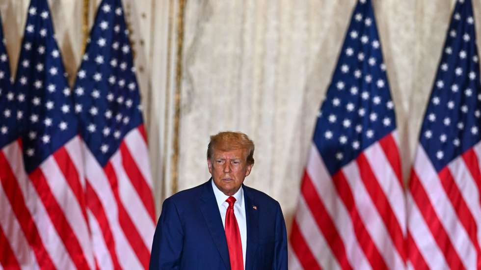 "Toda esta caça às bruxas tem a ver com interferência eleitoral", escreveu Trump