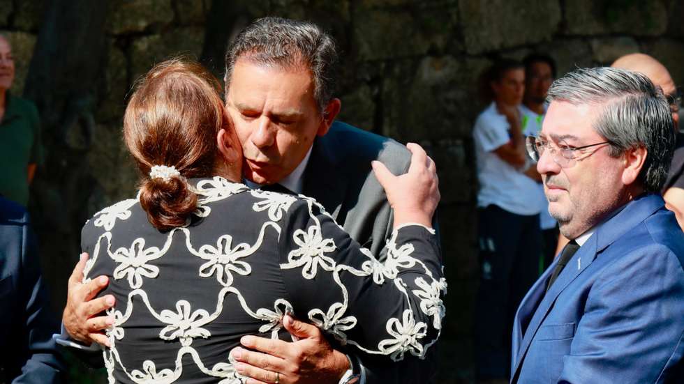 Montenegro ouviu uma mulher a gritar-lhe que não era bem vindo ao funeral do bombeiro