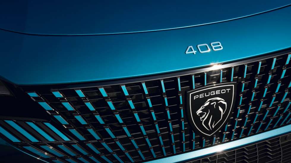Um detalhe da frente do novo Peugeot 408, à laia de "teaser"