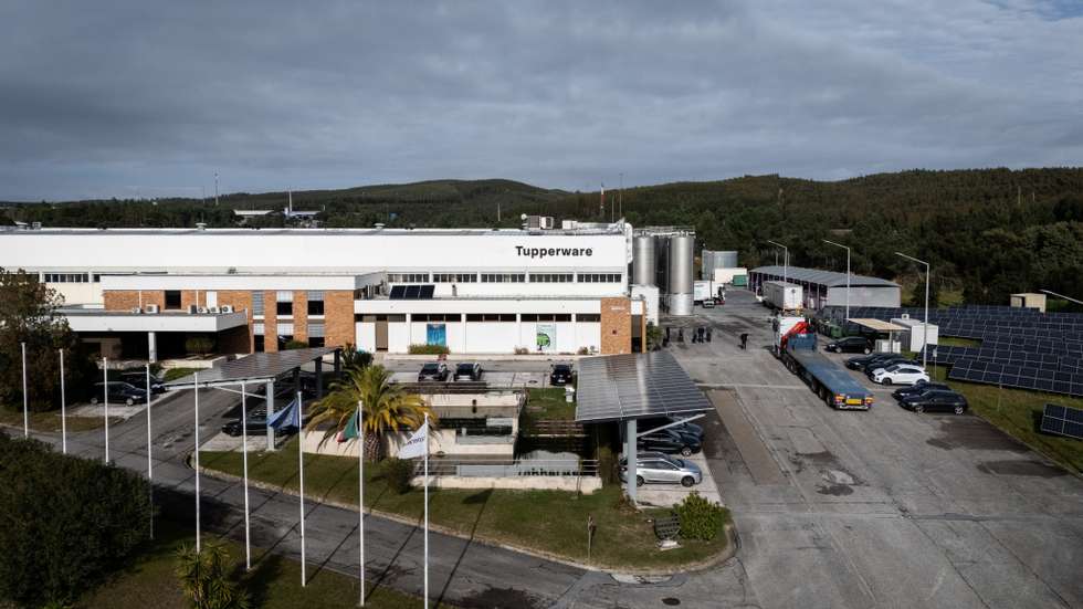 A fábrica da multinacional Tupperware em Portugal, a funcionar desde 1980, dependia a 100% da casa-mãe norte-americana, vendida depois de em setembro ter entrado em falência