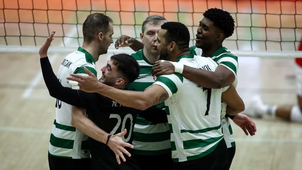 Sporting voltou a vencer o Benfica na primeira fase do Campeonato e subiu à liderança isolada do Campeonato mesmo tendo menos um jogo