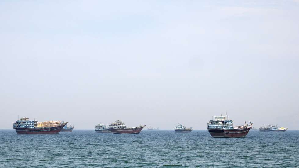 Ormuz, navios à espera
