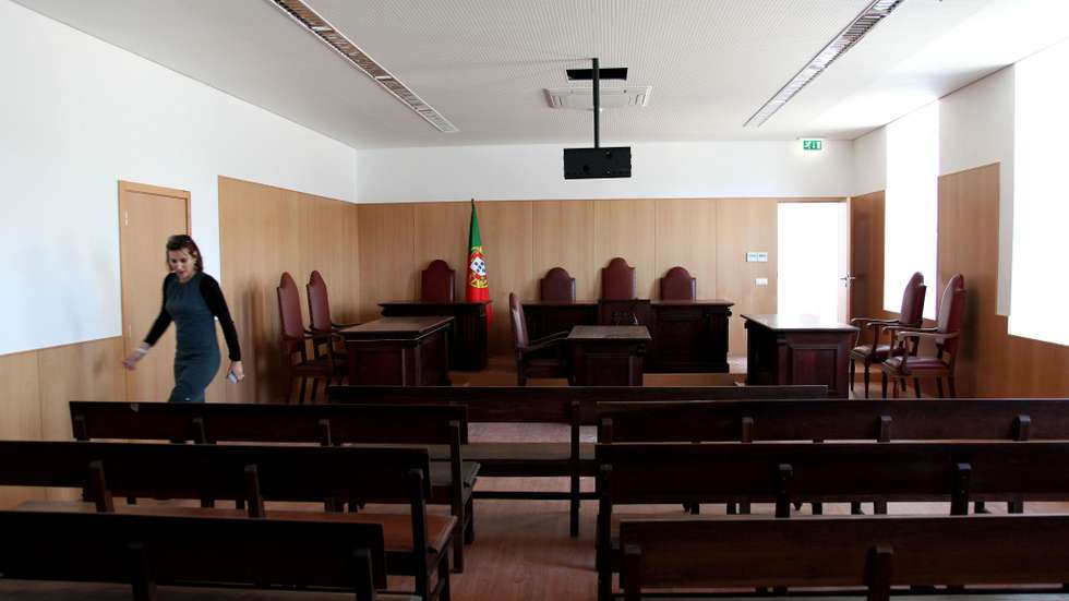 O TCRS é um tribunal de primeira instância que julga processos na área da concorrência e regulação
