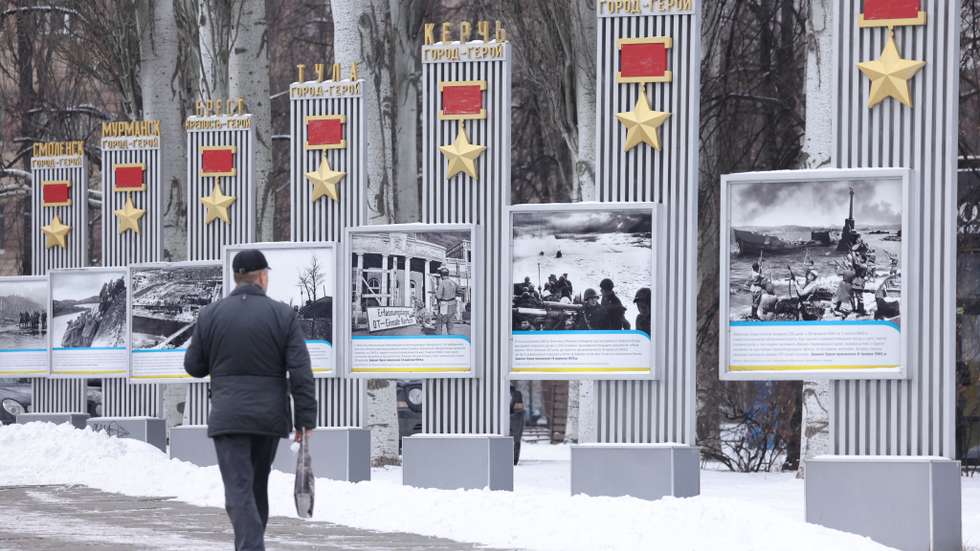 Ruas de Kiev, em ambiente de pré-guerra