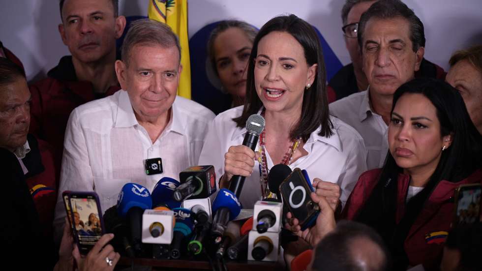 Maduro’s opponent stopped at the Lajes base and has already arrived in Madrid. Corina Machado promises to “keep fighting”