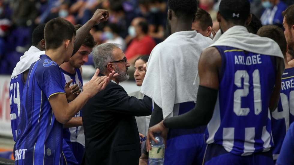 FC Porto de Moncho López conseguiu vencer o clássico onde na época passada perdeu o título na última jogada do quinto e último jogo da final