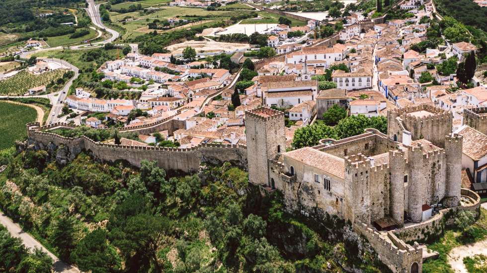 Na participação na consulta pública, a autarquia, do distrito de Leiria, alerta igualmente para questões como a circulação intensiva de camiões de elevada tonelagem numa rede viária essencialmente preparada para veículos ligeiros