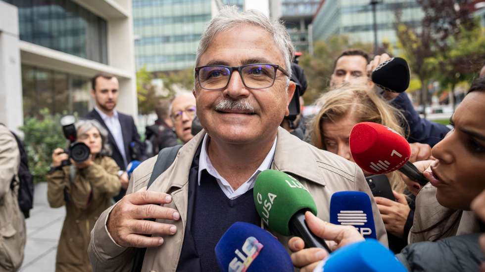 Em causa neste processo está, nomeadamente, o alegado desvio, entre 2007 e 2012, de fundos de um financiamento do BES ao BESA em linhas de crédito