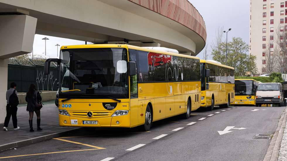 ntre os outros títulos por 30 dias que vão manter os preços atuais estão o Carreiras de Bairro e o Carris/Metro/Parque, que inclui estacionamento em alguns parques da EMEL e da Empark em zonas de entrada em Lisboa