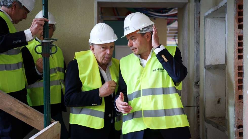 Santana Lopes ao lado de Luís Montenegro na altura da campanha para as eleições legislativas, em 2025