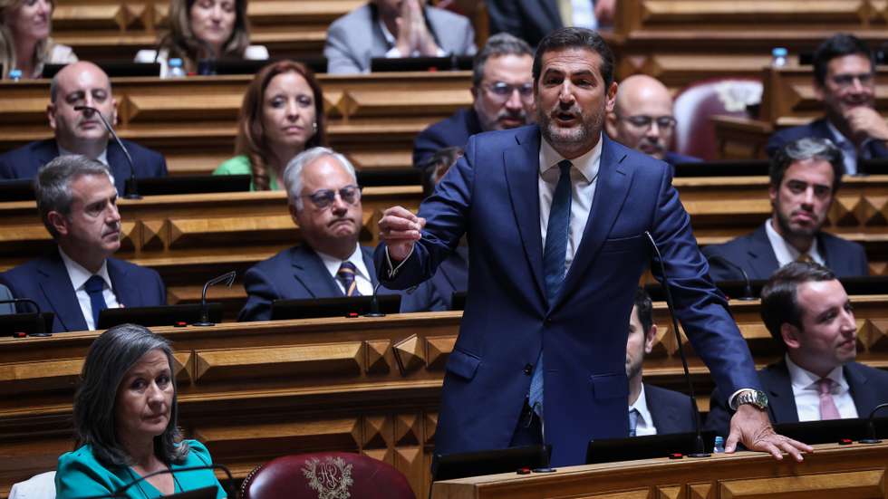 Hugo Soares respondeu a Ventura recordando-lhe que um elemento do Chega, de Vendas Novas, distrito de Évora, foi apanhado em flagrante a pegar fogo