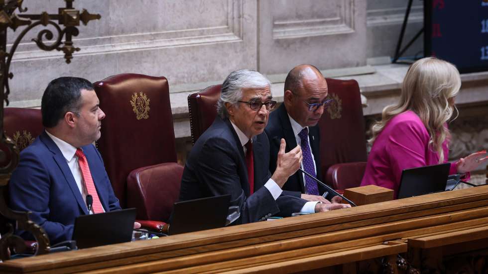José Pedro Aguiar-Branco realça que "a democracia dá trabalho, exige tempo, determinação e bom senso, mas vale a pena"