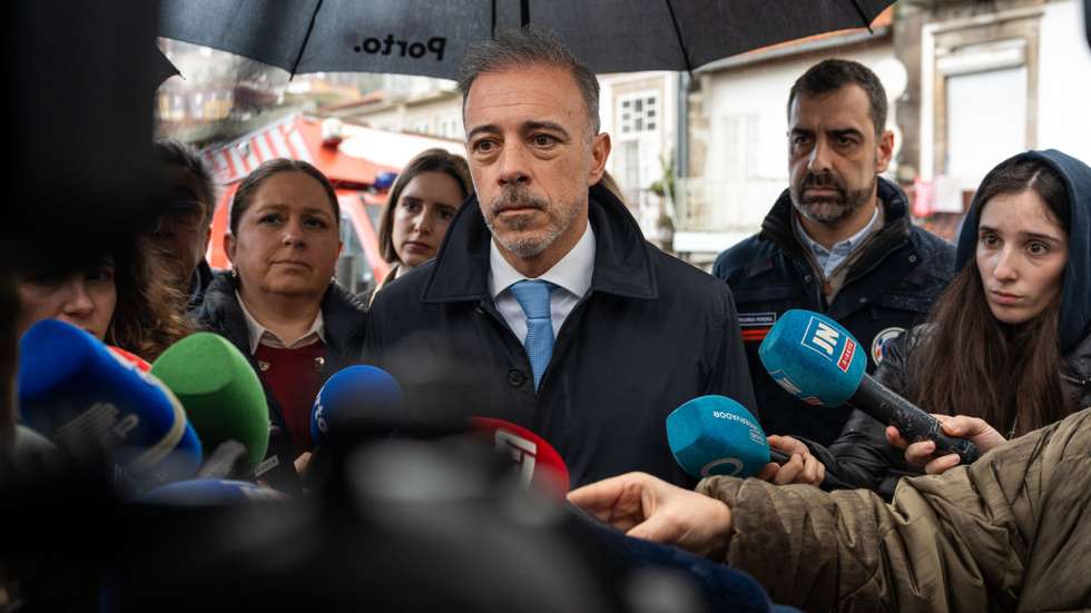 Propostas acabaram por ser retiradas por o mandato autárquico estar a chegar ao fim e por não ser "recomendável" a promoção de "iniciativas que não são consensuais"