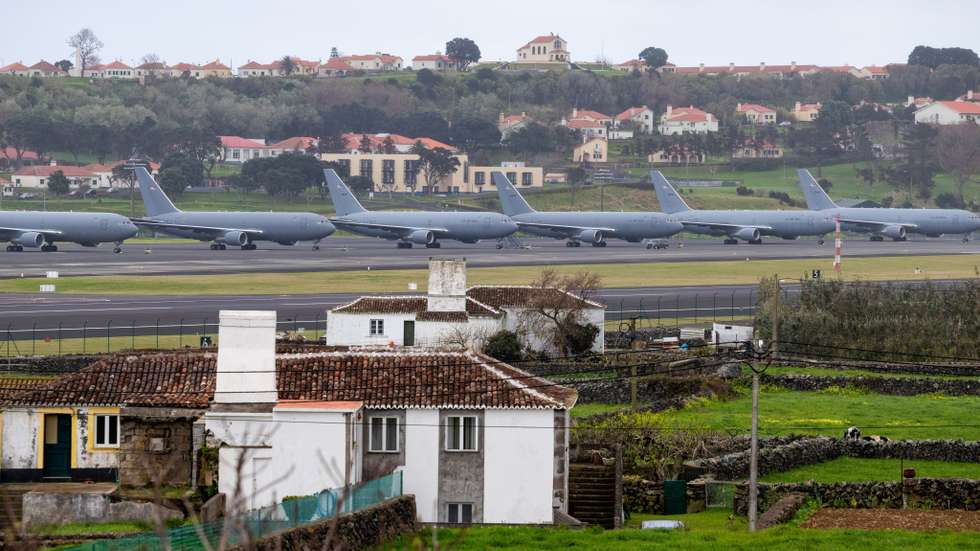 A Base das Lajes, nos Açores, é utilizada militarmente pelos Estados Unidos no âmbito de um acordo de cooperação