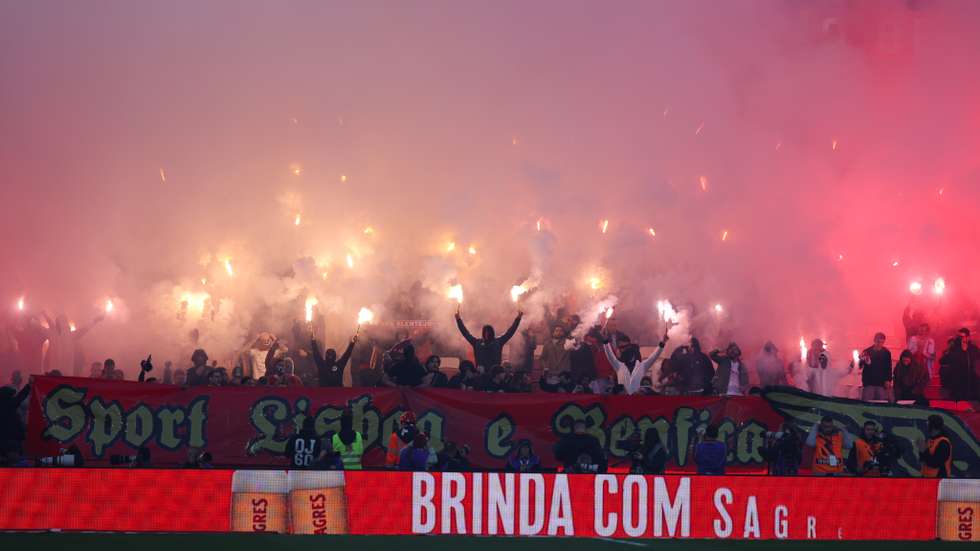 Clube intenciona reforçar combate à pirotecnia dentro do Estádio da Luz