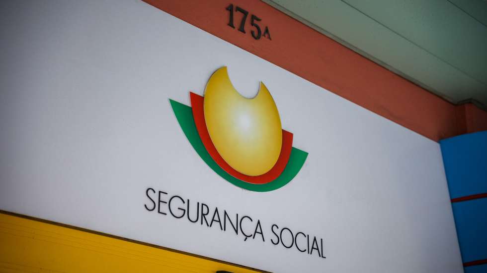 Destacam-se rubricas como o complemento da prestação social para a inclusão (42%) e o subsídio de apoio ao cuidador informal (23,7%)