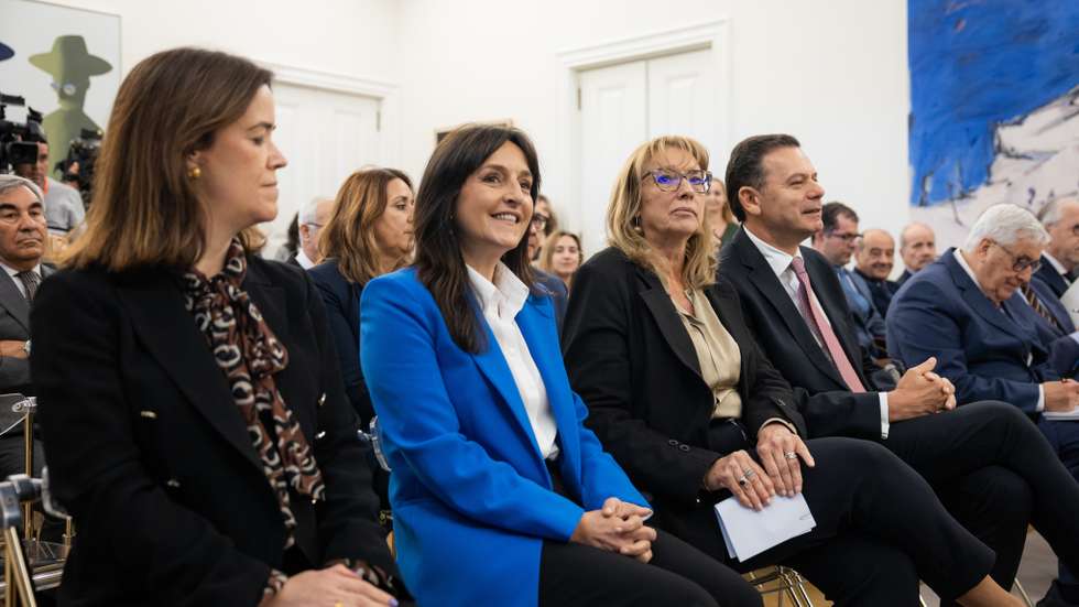 Ministra do Trabalho, Solidariedade e Segurança Social diz que Governo está a cumprir "ponto por ponto"o Programa do Governo