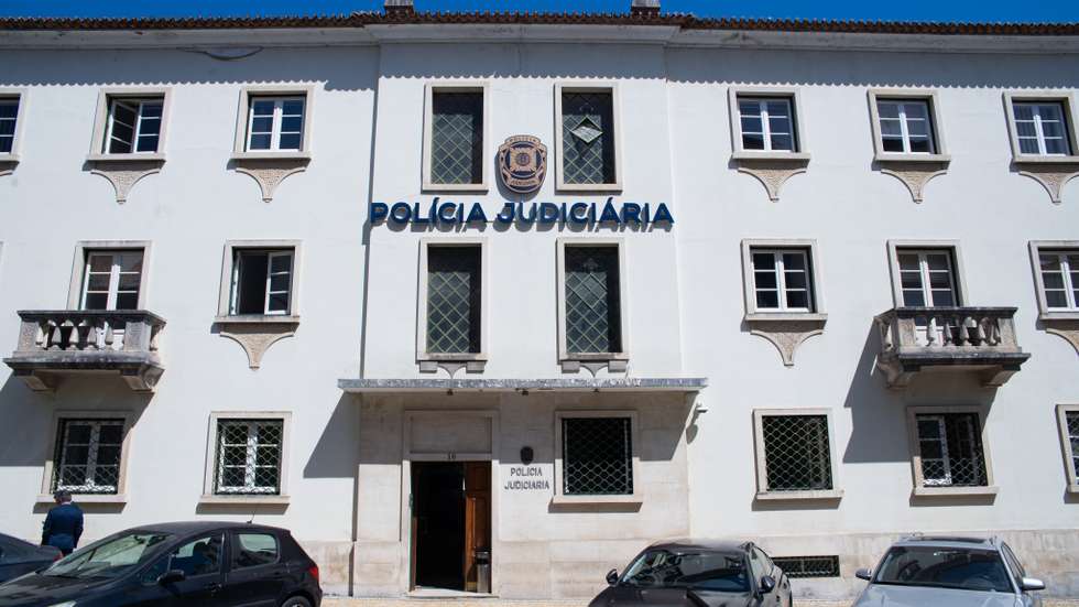 Os 20 detidos, 17 homens e três mulheres, na operação "Tranca Segura" foram ouvidos em primeiro interrogatório judicial