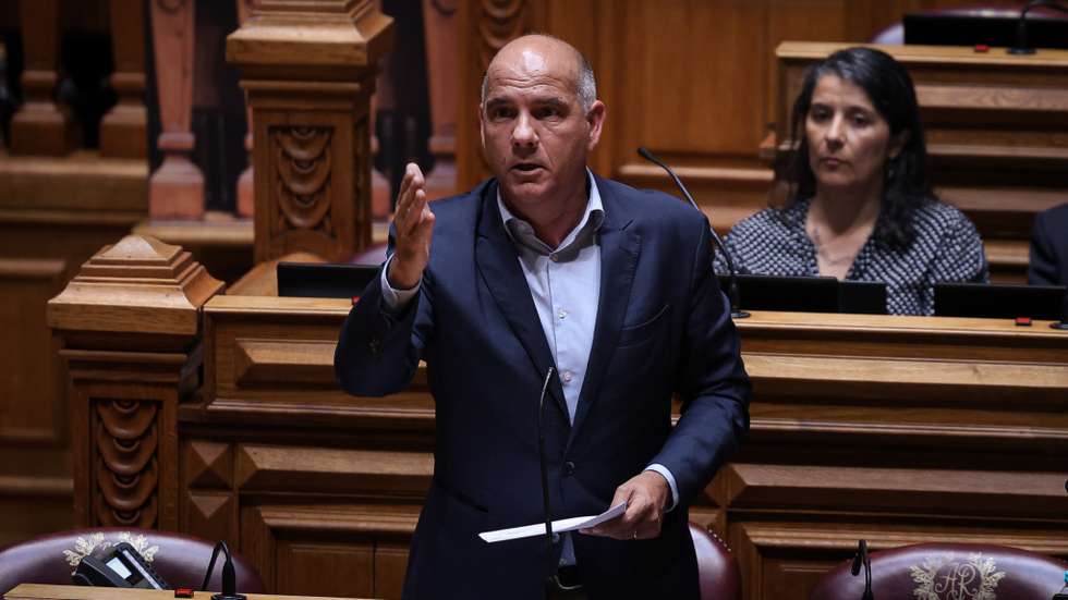 Paulo Raimundo considera que as propostas do Governo visam agravar a precariedade e alargar os horários dos trabalhadores