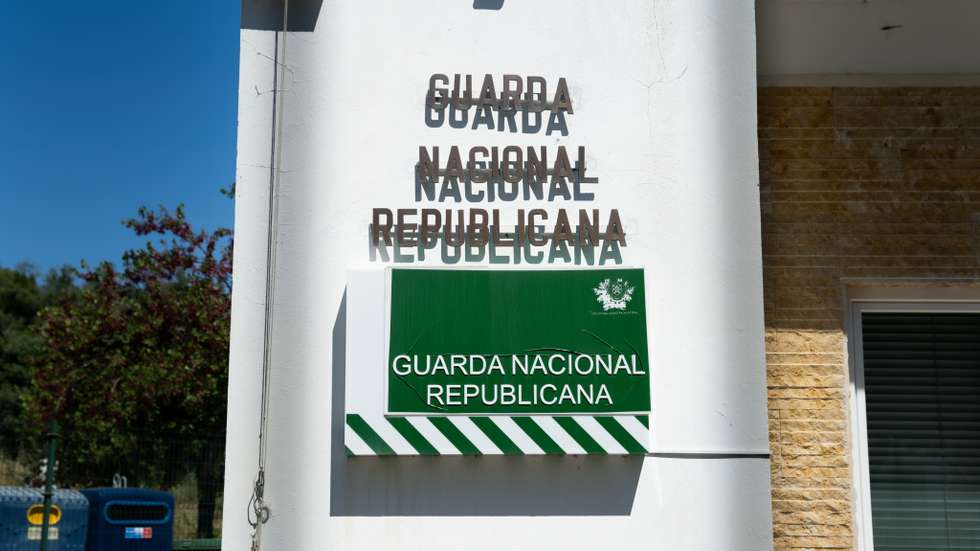 A manifestação, que decorreu na Praça do Município, no centro da capital madeirense, foi convocada pela Associação dos Profissionais da Guarda