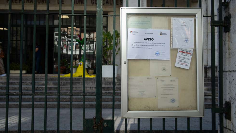 O reforço dos recursos humanos das escolas integra-se "numa visão mais ampla de valorização do sistema educativo regional"