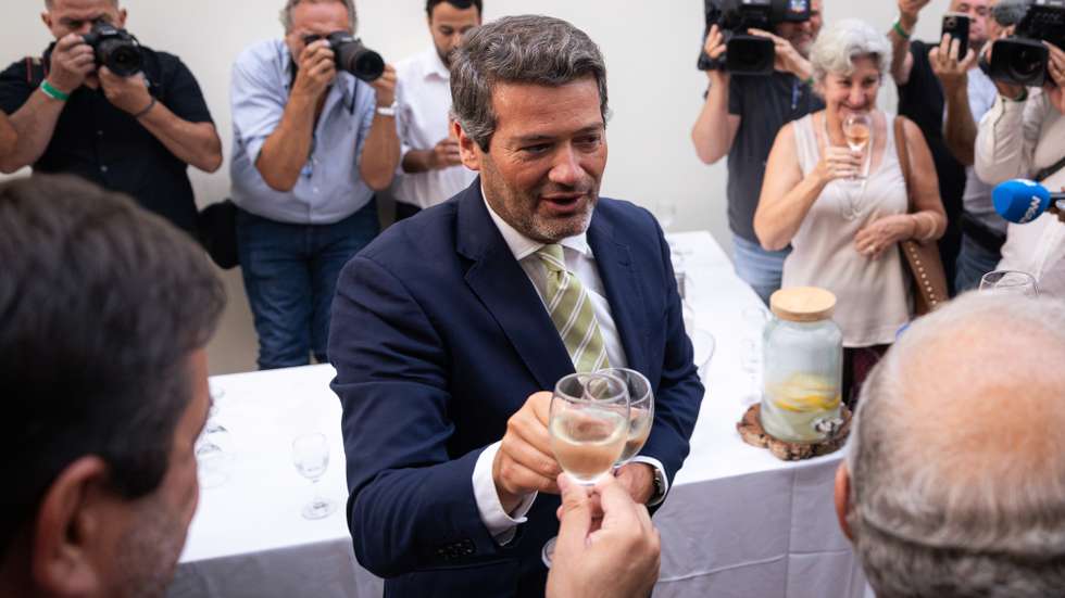 A ideia de que a mentira dita, redita, assumida, como forma de esclarecimento pode ser tolerável, é uma ideia que se o primeiro-ministro não lhe põe fim, descredibiliza