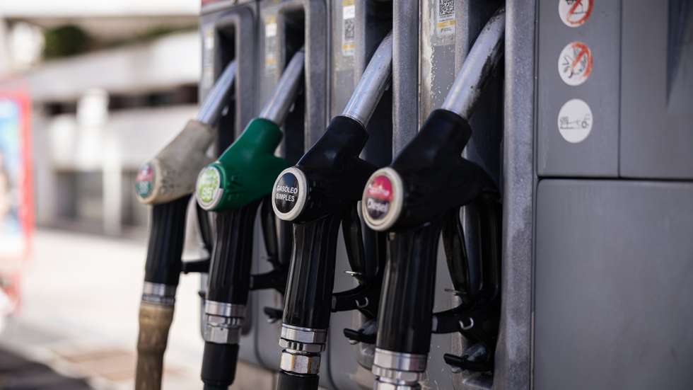 O Governo justifica a medida com a subida dos preços dos combustíveis fósseis e com o crescimento excecional das margens de lucro no setor petrolífero, em particular na extração e refinação