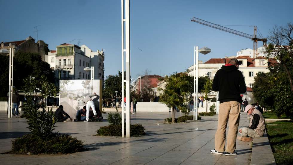 "Os nossos emigrantes estão a ser atingidos lá fora com as medidas dos Estados Unidos e já há deportações", pelo que "é importante sentarmo-nos à mesa e conversarmos, sem instrumentalizarmos a questão", recordou Eugénia Quaresma
