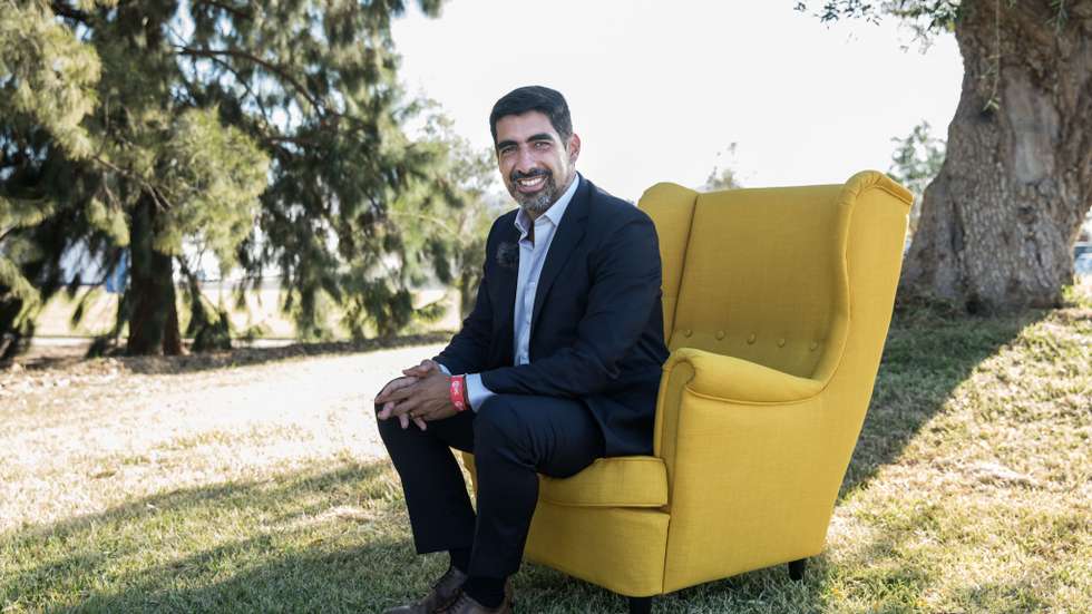 Os arguidos estão acusados, em coautoria, de prevaricação de titular de cargo político