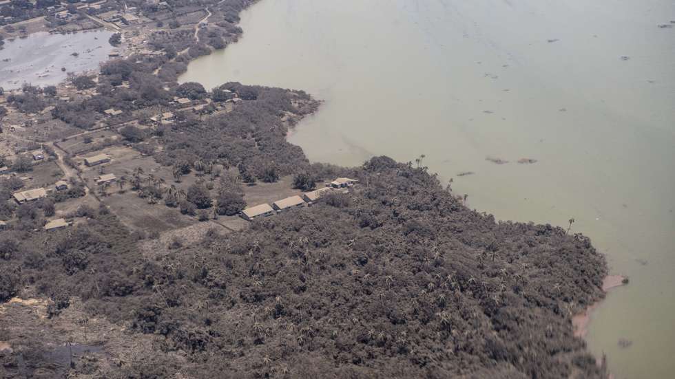 Imagens de Tonga após erupção de vulcão e tsunami