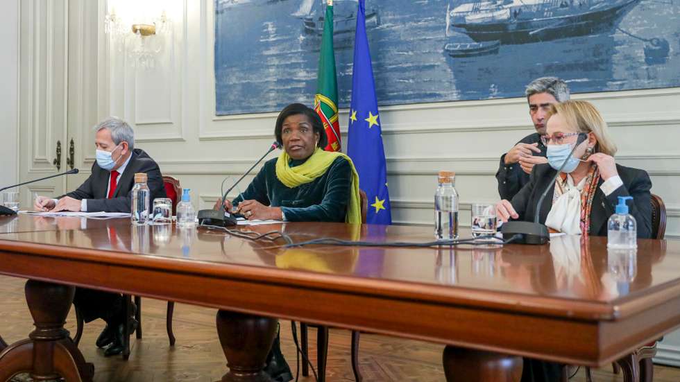 MAI diz que mais de 200 mil pessoas já se inscreveram para o voto antecipado. Mas é um "número muito aquém"