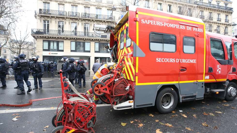 Violent clashes erupt between security forces and supporters of terrorist organization PKK in Paris