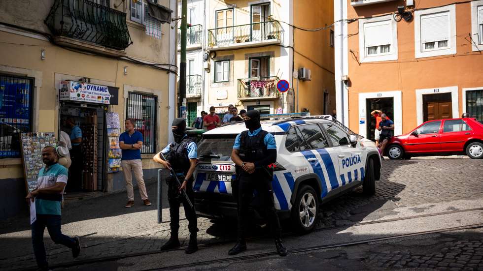 A PSP lembrou que este fenómeno existe há mais de 20 anos e é conhecido pelas forças de segurança, autarquias e Governo, não sendo exclusivo da cidade de Lisboa, realçando que assume particular expressão em zonas de elevada afluência turística