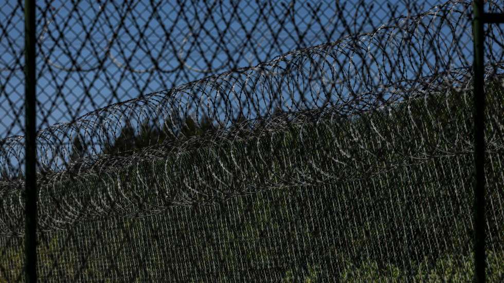 A rede de tráfico era liderada por um homem de 39 anos, que estava preso desde 2021 a cumprir uma pena de oito anos, e a sua mulher, de 43 anos, que estava em liberdade