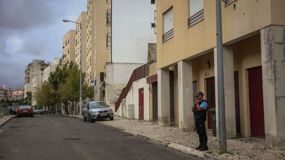O esquema contaria ainda com a colaboração de um funcionário da Junta de Freguesia de Penha de França, que não recebeu qualquer compensação pelas ilegalidades que cometeu