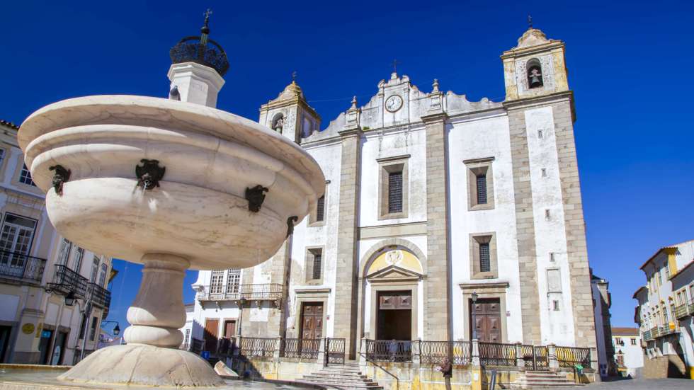 évora