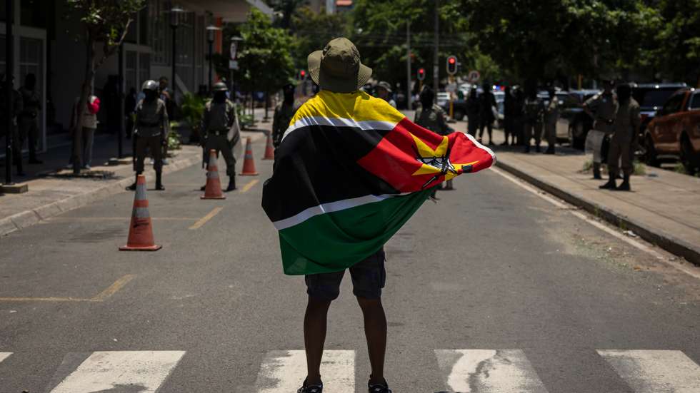 Em 24 de fevereiro, populares em protesto em Inhambane vandalizaram duas sedes distritais da Frelimo, disse à Lusa, na altura, o secretário provincial para área da mobilização do partido