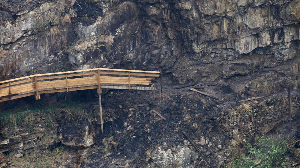 Incêndio que deflagrou na segunda-feira em Arouca foi dado como dominado esta sexta-feira e destruiu parte dos Passadiços do Paiva na zona de Espiunca