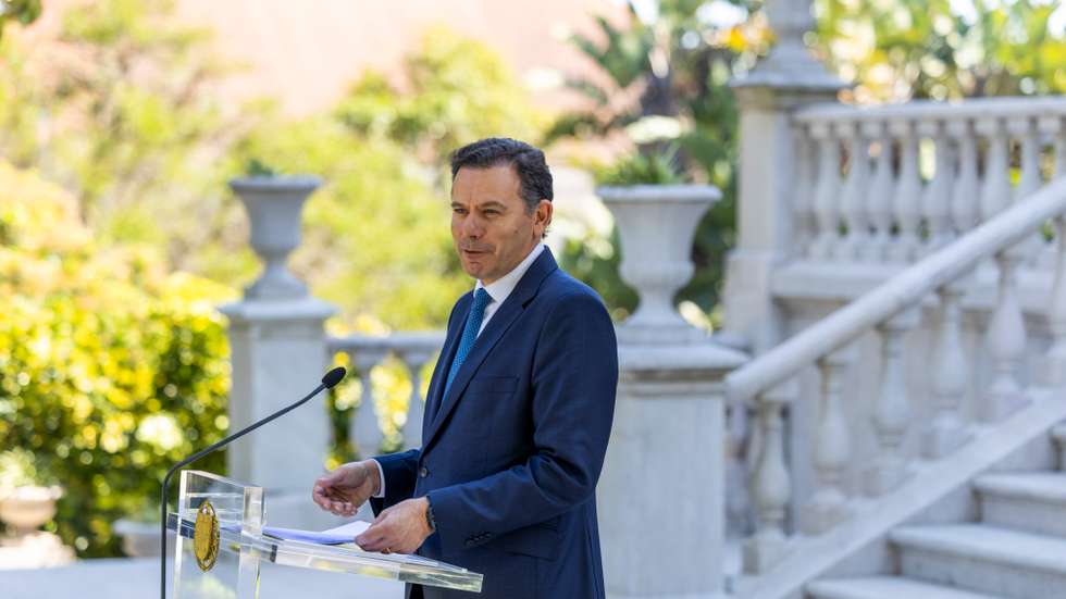 Luis Montenegro nos jardins de São Bento