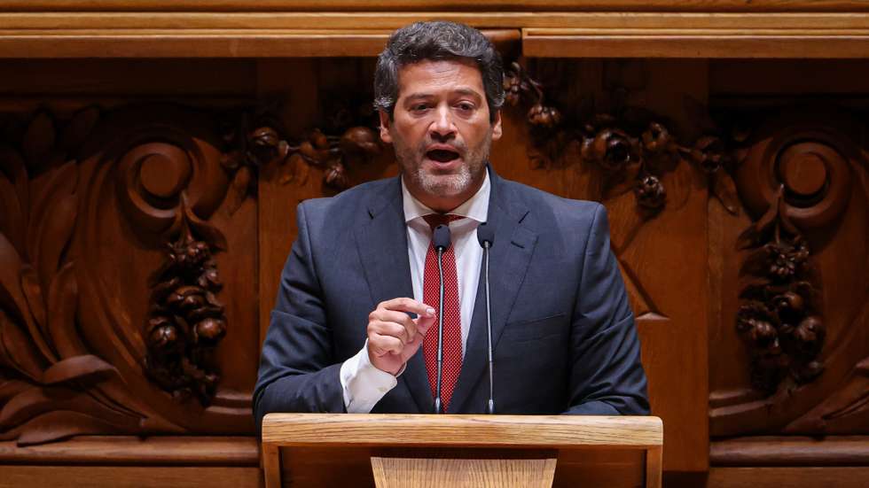 Não podemos passar de ter um Presidente que a toda hora dizia tudo, para um que a nenhuma hora diz nada. Porque senão estamos sempre mal servidos