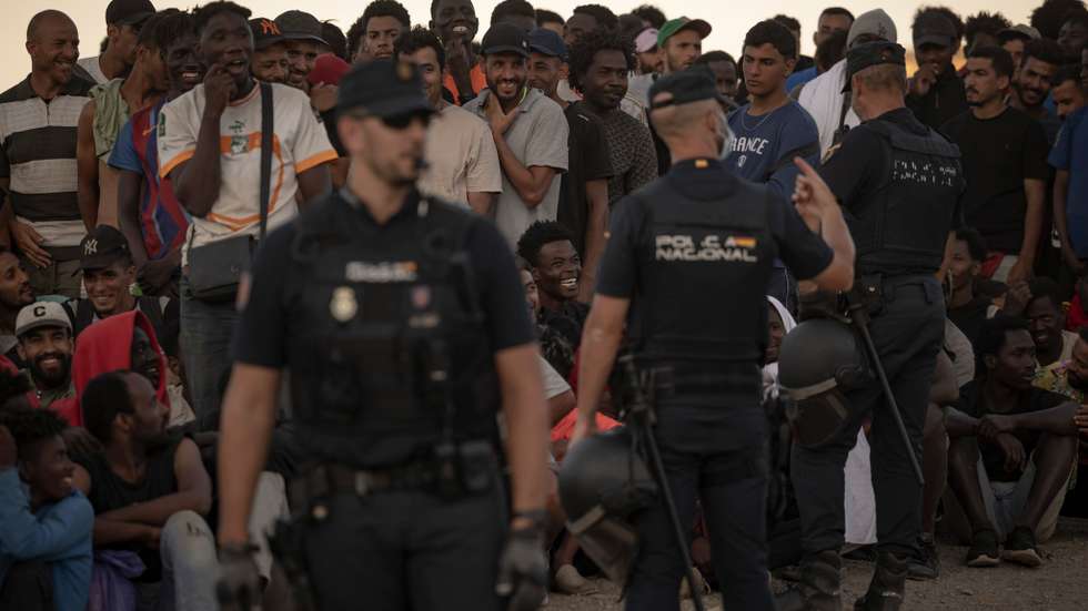 As publicações, partilhadas em grupos de Facebook e WhatsApp, que apelam a uma nova invasão de migrantes no feriado de 15 de agosto captaram a atenção de Madrid e Rabat, que mobilizam polícia e forças armadas.