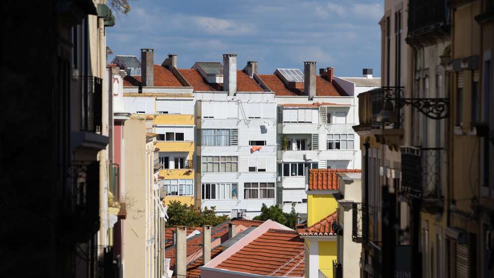 A situação afeta diretamente cerca de 90 famílias do Bairro dos Lóios