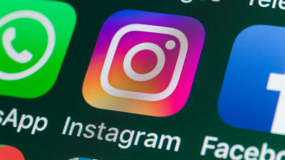 Instagram, WhatsApp, Facebook and other Apps on iPhone screen