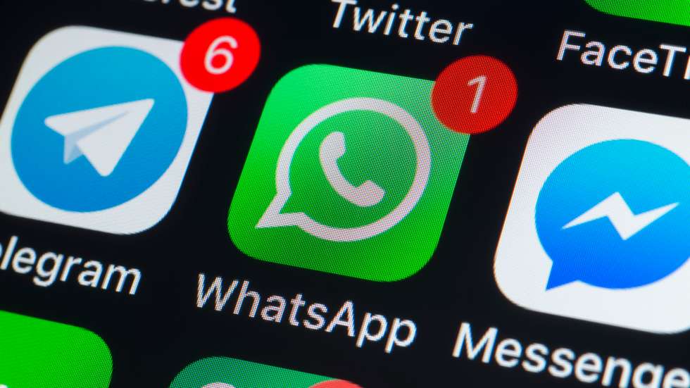Whatsapp, Messenger, Telegram and other phone chat Apps on iPhone screen