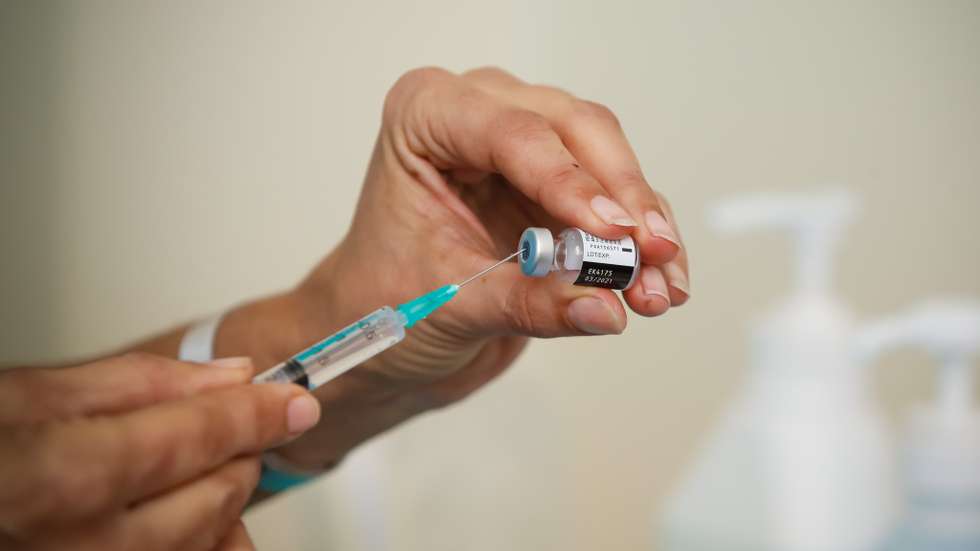 Health workers in Israel receive Covid-19 vaccines