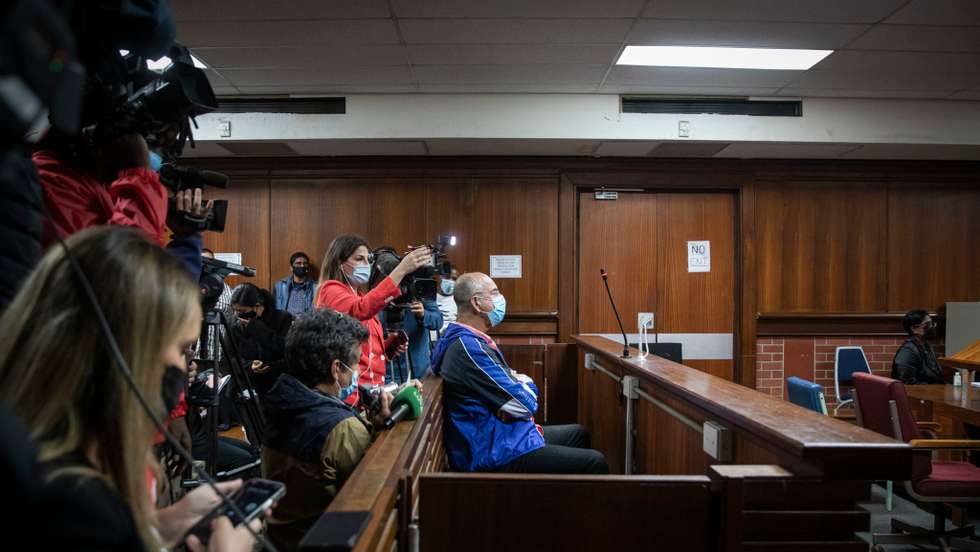 O ex-banqueiro João Rendeiro na sala de tribunal em Verulam, Durban, África do Sul onde foi presente ao juiz. 17 de dezembro de 2021. João Rendeiro foi preso no sábado, num hotel em Durban, na província sul-africana do KwaZulu-Natal, numa operação que resultou da cooperação entre as polícias portuguesa, angolana e sul-africana. JOÃO PORFÍRIO/OBSERVADOR