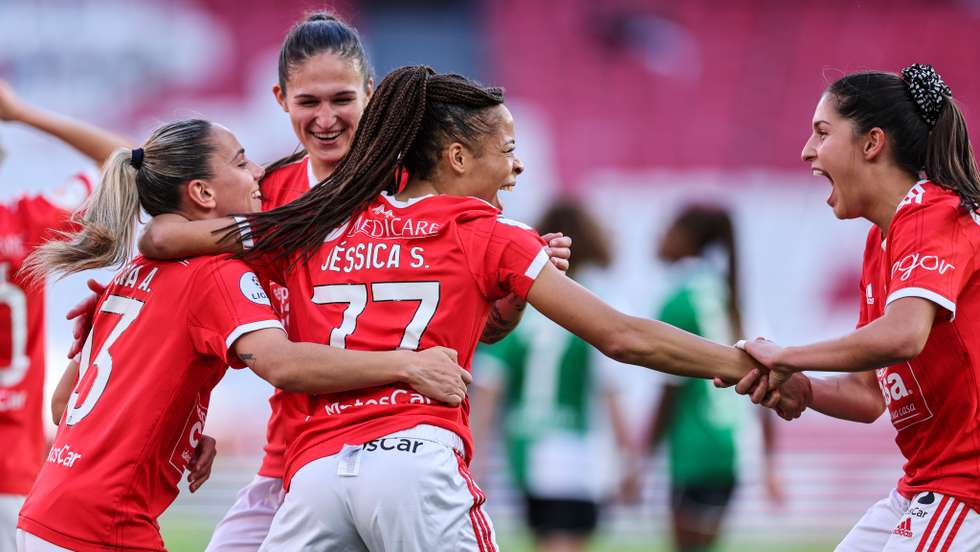 Jéssica Silva marcou os dois primeiros golos dos encarnados ainda na primeira parte