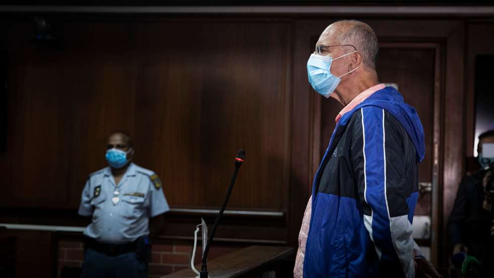 O ex-banqueiro João Rendeiro na sala de tribunal em Verulam, Durban, África do Sul onde foi presente ao juiz. 17 de dezembro de 2021. João Rendeiro foi preso no sábado, num hotel em Durban, na província sul-africana do KwaZulu-Natal, numa operação que resultou da cooperação entre as polícias portuguesa, angolana e sul-africana. JOÃO PORFÍRIO/OBSERVADOR